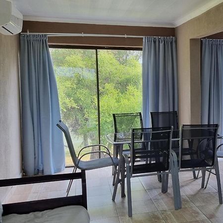 Victory Towers Hotel Bloemhof Bagian luar foto